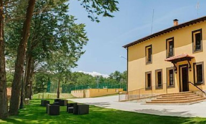 Hontoria del Pinar Cottage | Rural house (full rental) Centro Río Lobos for 4 people