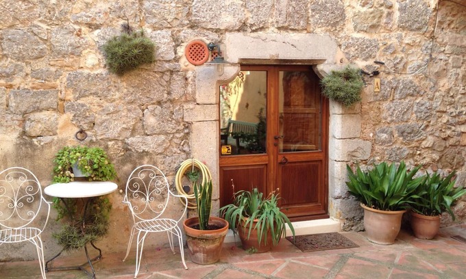 Ulla Cottage | Rural house in small village, with garden and community pool.