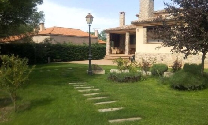 Navas de Riofrio Ski Chalet | Rural house Los Perales