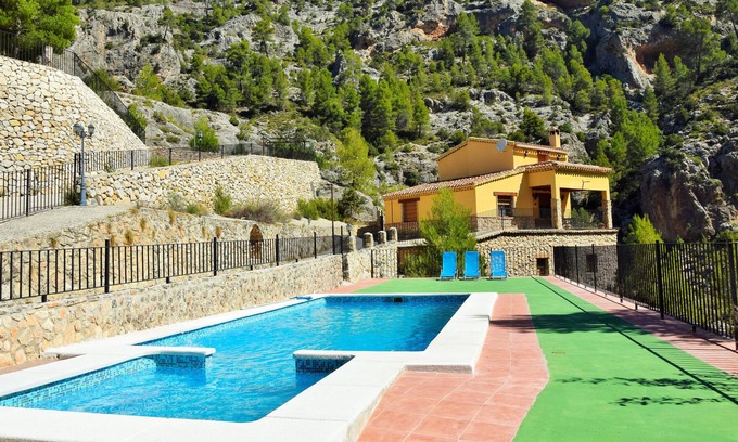 Las Nogueras Cottage | Rural house (rental) Mirador de Zumeta for 7 people