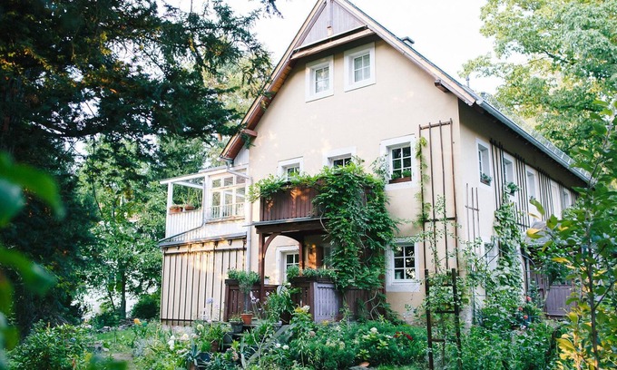 Loschwitz Apartment | Rural idyll on the city, yet right in the middle: Relax + Experience