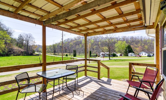 Dabolt House | Rural Kentucky Vacation Rental ~ 15 Mi to London!