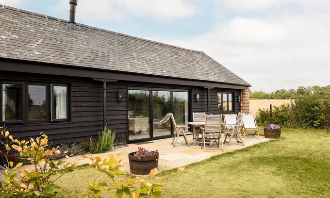 Stamford Cottage | Rural, luxury cottage in England's finest stone town, Stamford.