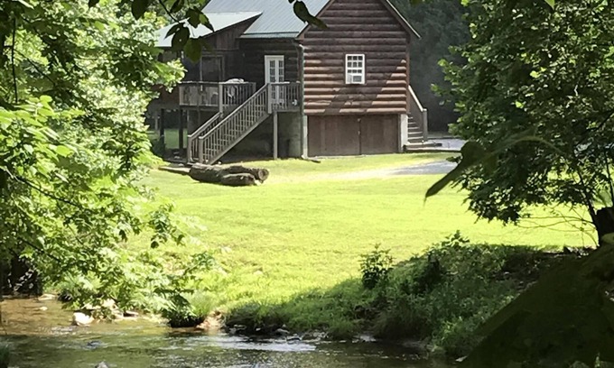 Deep Gap Cabin | Rushing Trout Stocked Creek in backyard. FIBER OPTICS WIFI Hot Tub!