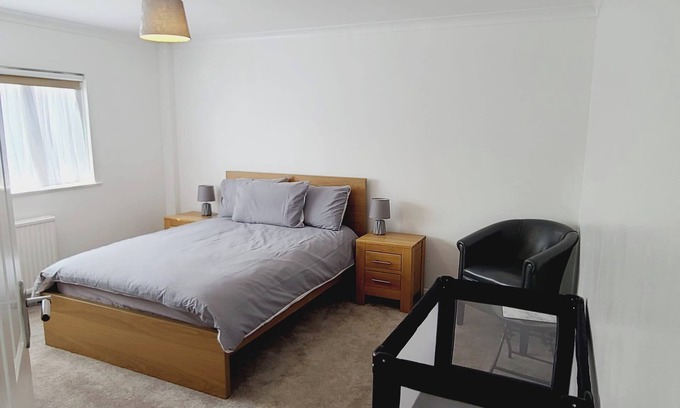 Crawley House | Rusper Retreat - Spacious Home Near Gatwick