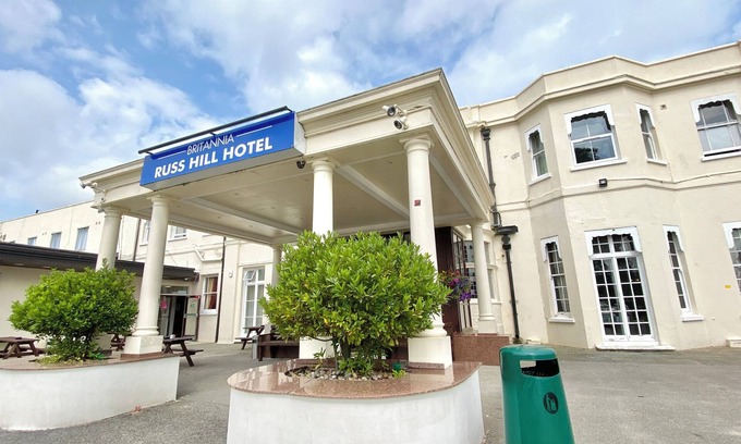 Horley Hotel | Russ Hill Hotel