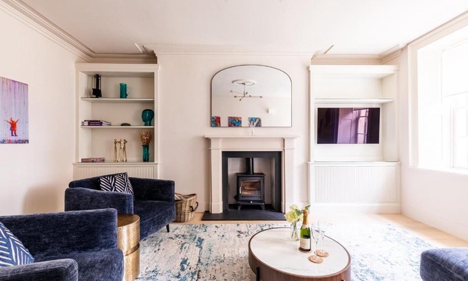 Upper Town Apartment | Russell House Suites