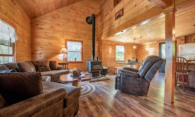 Canaan Apartment | Rustic 3BR Cabin OFF-GRID Cabin