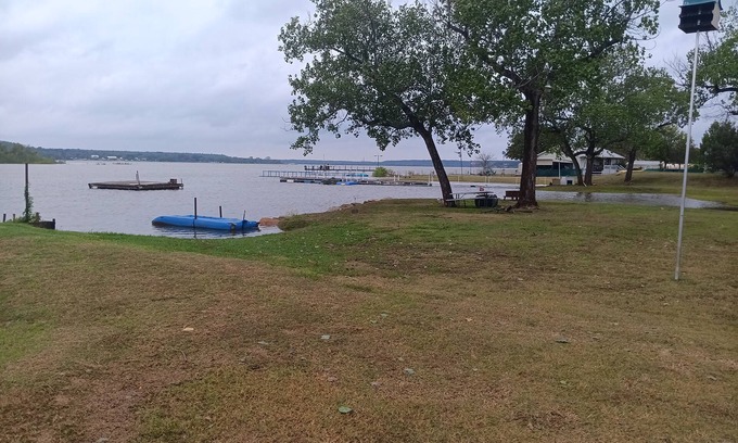 Eastland Cabin | Rustic cabin at lake Leon. Lake aces for fisherman or boat enthusiast.