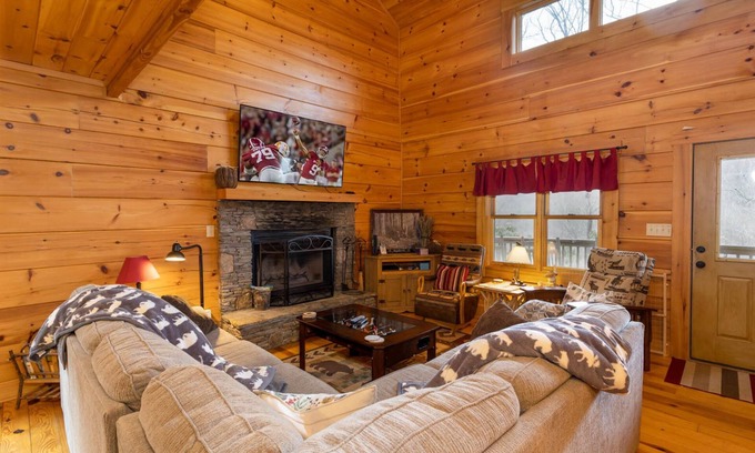 Todd Cabin | Rustic Cabin With Mountain Views