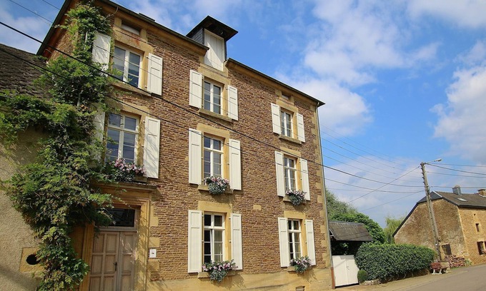 Latour House | Rustic Charm, Modern Comfort