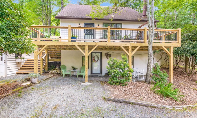 Charter Hills House | Rustic gem near skiing & town with fast WiFi, deck, patio, grill & private W/D