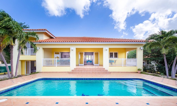 Sint Willibrordus Villa | ☮ Rustic & Homely Villa - Perfect Family Stay ☮