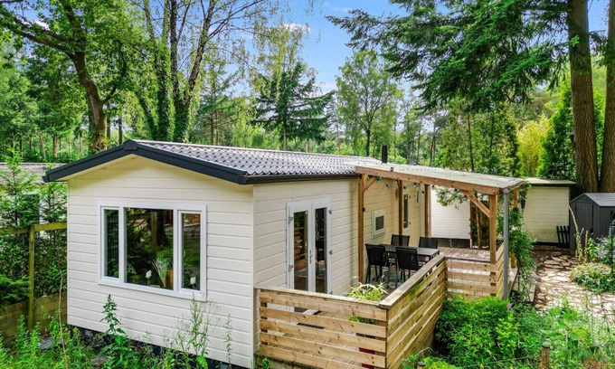 Bosgebied Hoenderloo House | Rustic Retreat: Cozy Cottage in the Veluwe