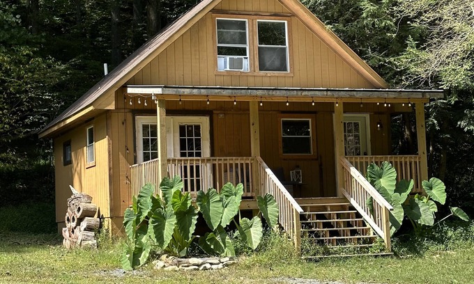 Deep Gap Cabin | Rustic Retreat: Scenic A-frame Farmhouse