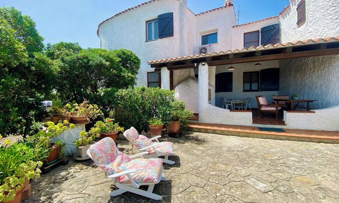 San Giovanni di Sinis House | Rustic Seaside House with Garden for Families in San Giovanni di Sinis