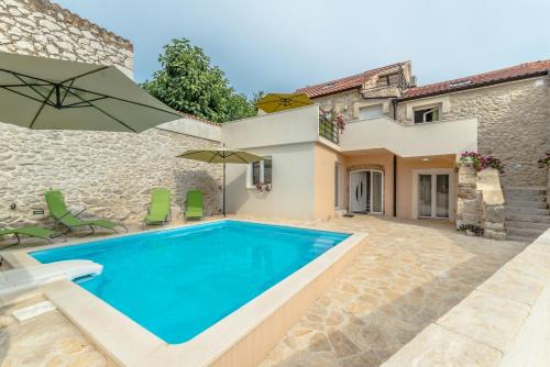 Crno Villa | Rustic villa
