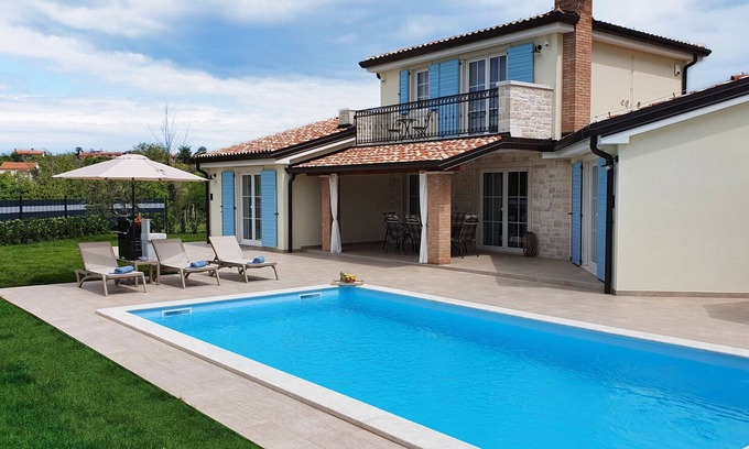 Kastel Villa | Rustic Villa La Graziosa with outdoor pool in Buje