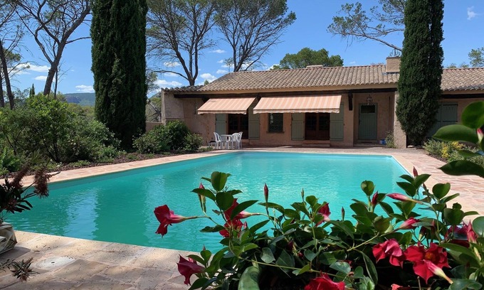 Puget-sur-Argens Villa | Rustic villa with a large swimming-pool, close to the sea