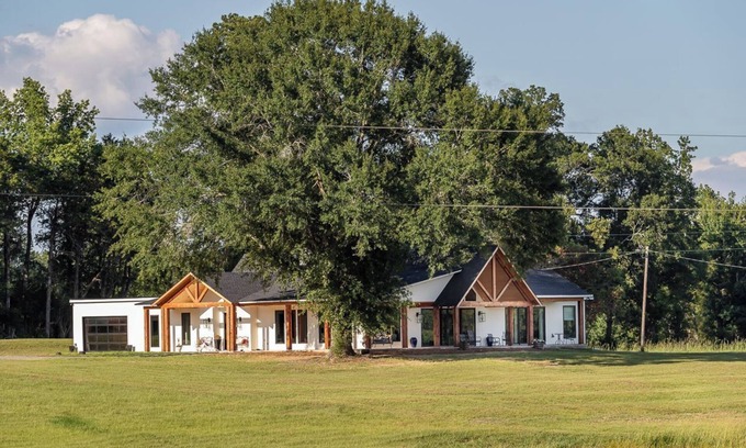 Lincoln Parish House | RUSTON LUXURIOUS, SPACIOUS, PEACEFUL RETREAT for Groups, Families, Events, 5 Bed