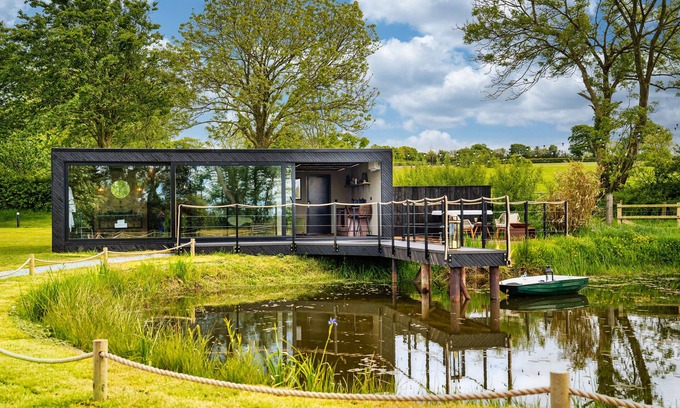 Llanarth Cottage | RUSTY BOATHOUSE, romantic, character holiday cottage in Llanarth