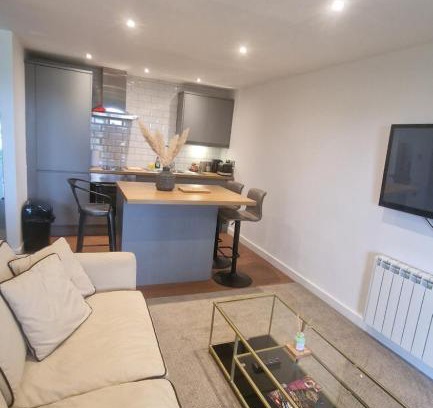 Morcott Apartment | Rutland Point apartment Perfect for contractors plenty of parking