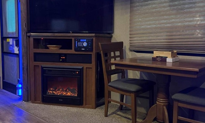 Southwest Ranches House | RV Getaway! Close enough to everything, but far enough away to get away!