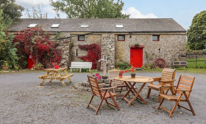 Ardfinnan Apartment | RYAN'S LOFT, pet friendly in Ardfinnan, County Tipperary
