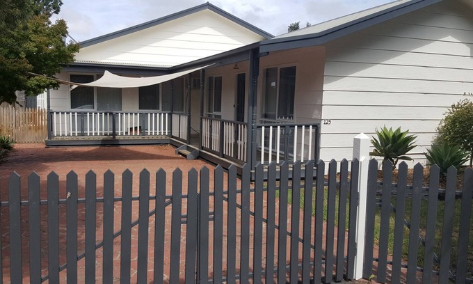 Cowes House | Ryans Resort Island Holiday House
