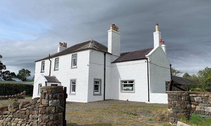 Sanquhar Cottage | RYEHILL WITH FISHING, pet friendly, with open fire in Sanquhar