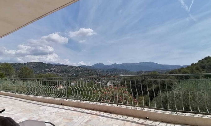 Contes House | Séjour en Pleine Nature, vue Imprenable, Jacuzzi