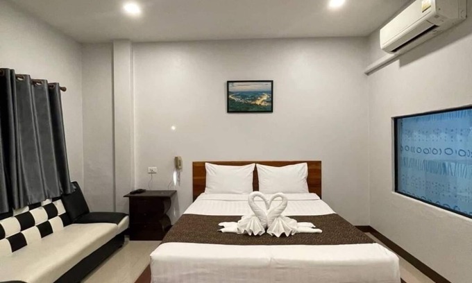 Uthai Thani Hotel | S Ville Resort
