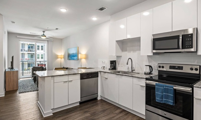 Home Park Apartment | (S1BI) Includes Bi-weekly Cleanings & Linen Change