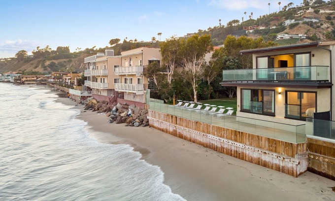 Eastern Malibu Apartment | SA Beach Suites #3 - Beautiful Luxury Suite in Private Complex on Carbon Beach