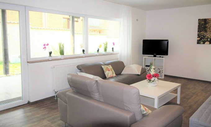 Sankt Augustin Apartment | SA04 Apartment in Sankt Augustin with bathroom and LED TV