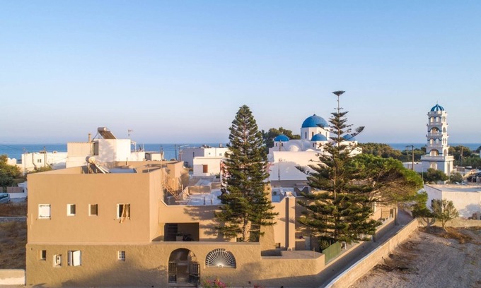 Perissa Apartment | Sabbia Calda Apartment 100 metters from black beach