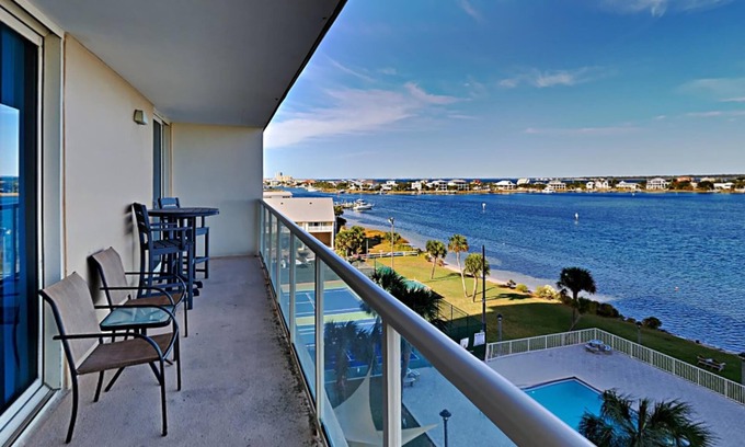Villa Sabine Condo | Sabine Yacht & Racquet #5C | Boat Slips, Views!
