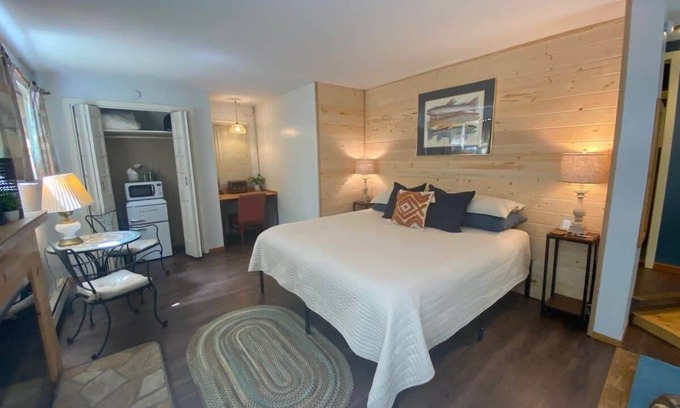 Forks Apartment | Sacagawea Lodge Room near Olympic National Park