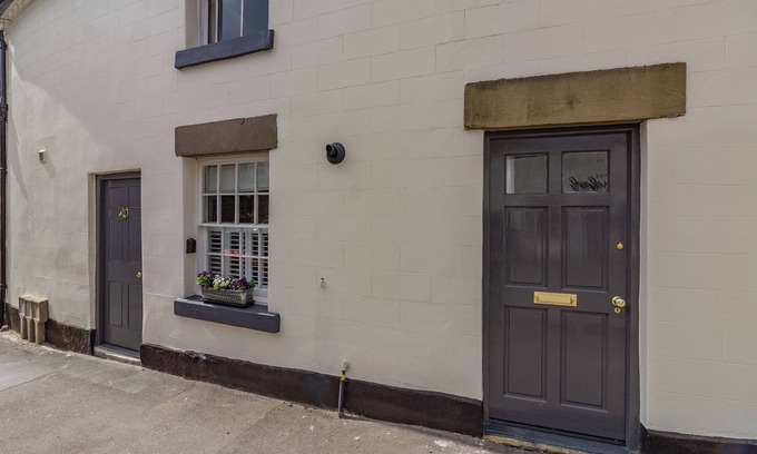 Wirksworth Cottage | SADDLERS COTTAGE, pet friendly, with open fire in Wirksworth