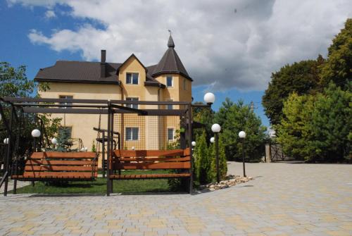 Tovstolug House | Sadyba DarKa