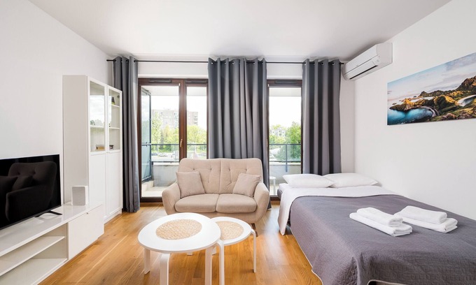 Mokotow Apartment | Sadyba Urban Quiet Studio