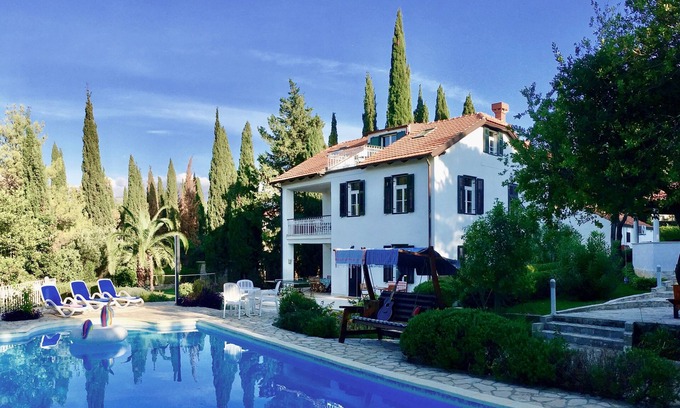 Cavtat Villa | Safe Family Villa. Sea Views, Walled Garden, Pool Jacuzzi, Badminton TableTennis