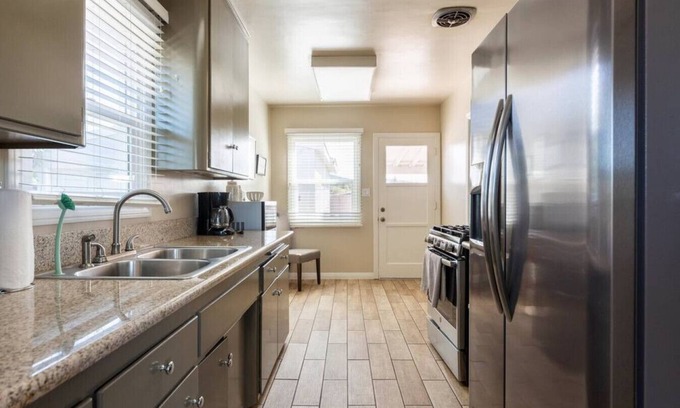 West Covina House | Safe Neighborhood-3bdr,1.5bath Next to Everything!