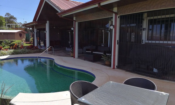 Llano Brenes House | Safe secure Mountain Home w/pool+views