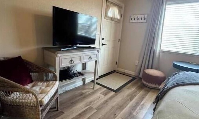 McKinleyville House | Sagewood Hideaway- close to town