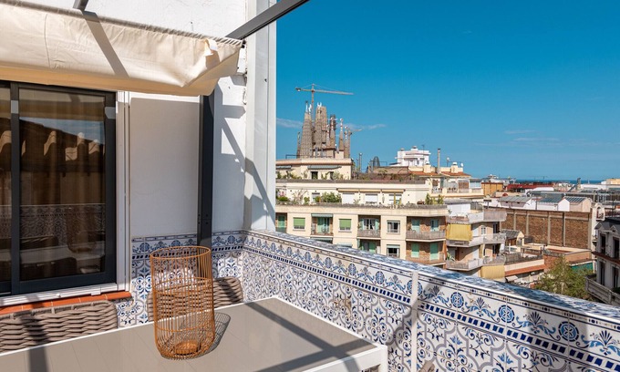 el Camp d'en Grassot i Gracia Nova Apartment | Sagrada Familia Apartment By Olala Homes
