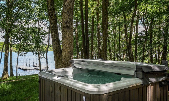 Blakeslee House | Sailor's Point | Pet Friendly, Lakefront, Community Pool!