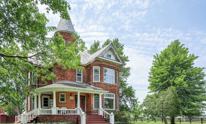 Lakeshore House | Saint Lad's Heritage Farm