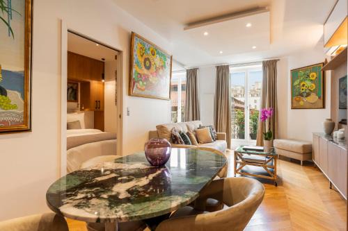 6th Arrondissement Apartment | SaintGermainByCecile - Luxueux 2 pièces AC Jade