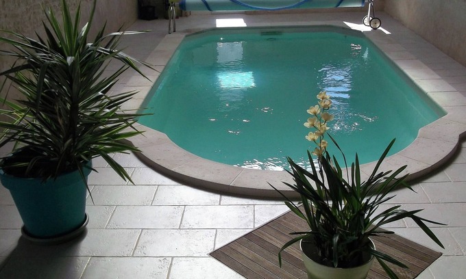Montpellier de Medillan House | SAINTONGE ROMANE Indoor heated pool